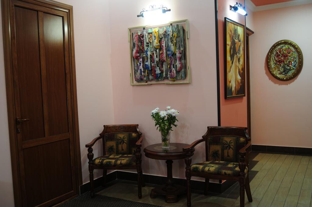Azoyan Guest House เยเรวาน ภายนอก รูปภาพ